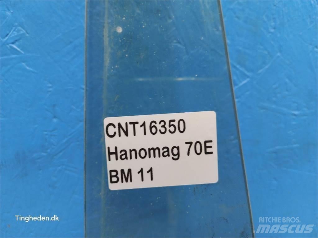  Hannonag 70E Кабіна