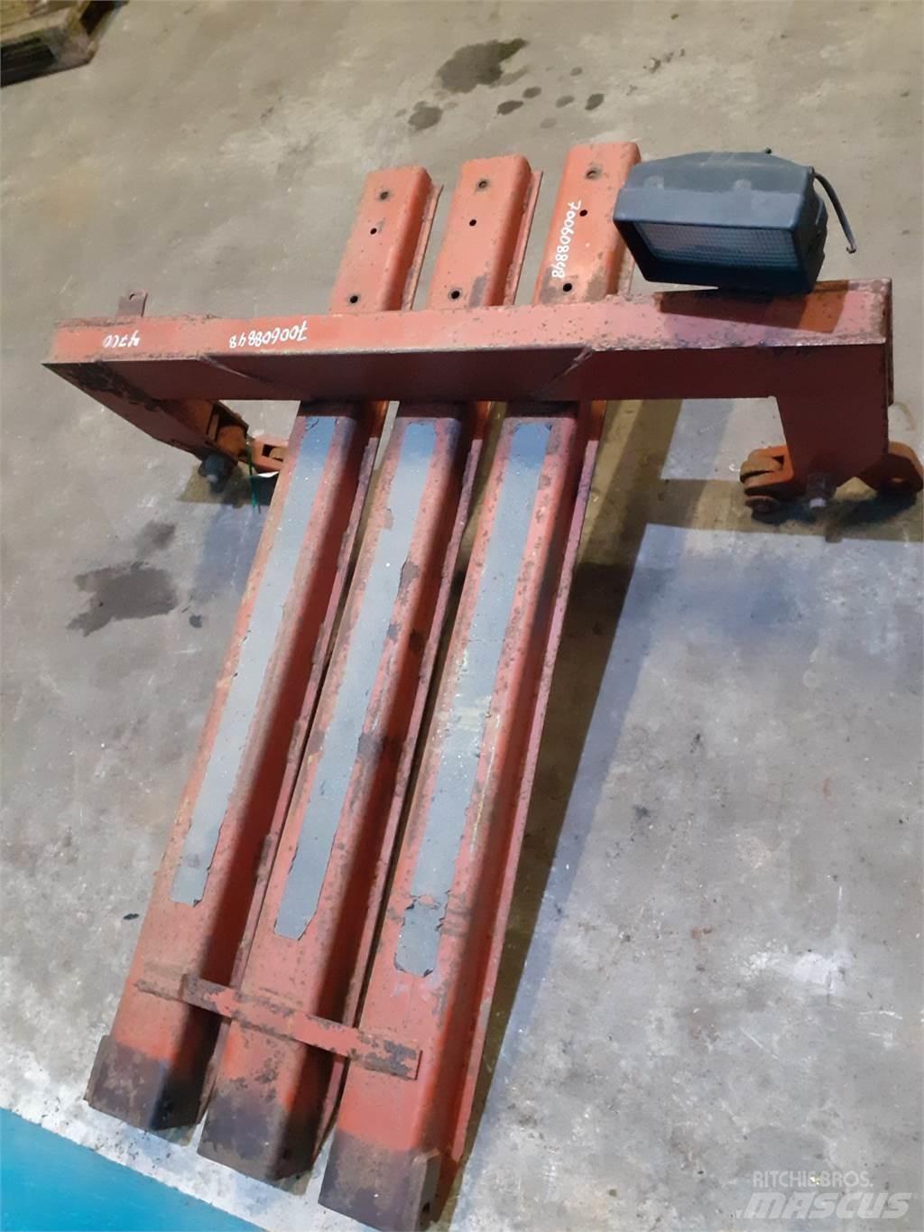 Hesston 4700 Захвати для мішків