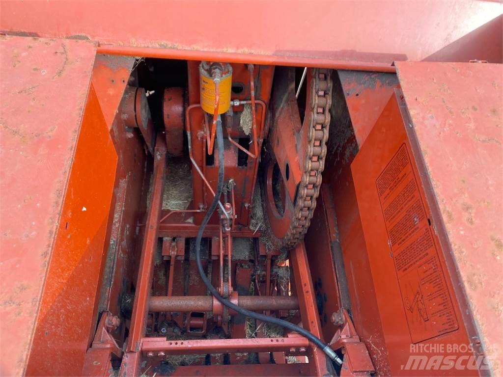 Hesston 4700 Тюкові прес-підбирачі