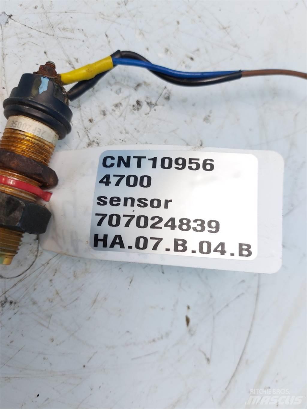 Hesston 4700 Електроніка