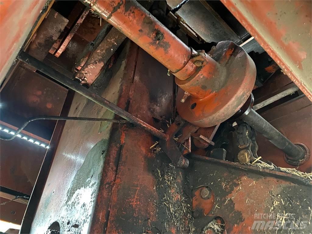 Hesston 4800 Тюкові прес-підбирачі
