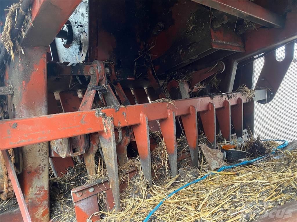 Hesston 4800 Тюкові прес-підбирачі