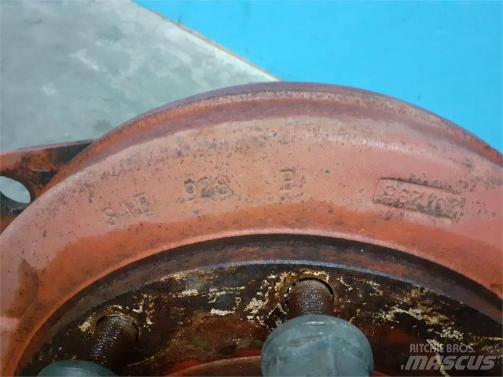 Hesston 4900 Осі