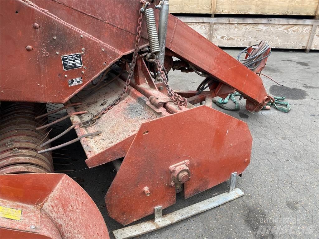 Hesston 4900 Тюкові прес-підбирачі