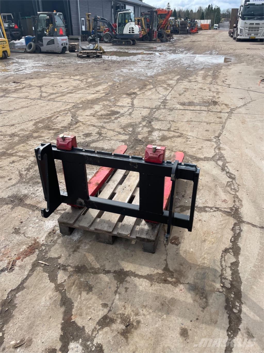 Hydrema 5000kg Вили