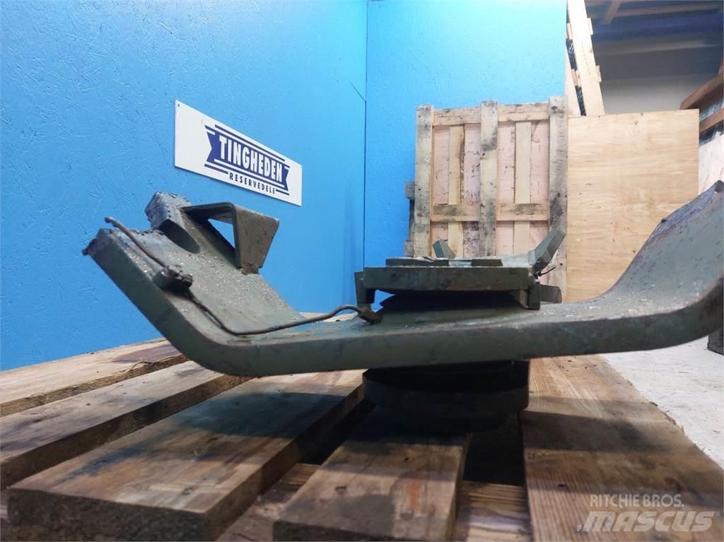 Hydrema 806 Осі