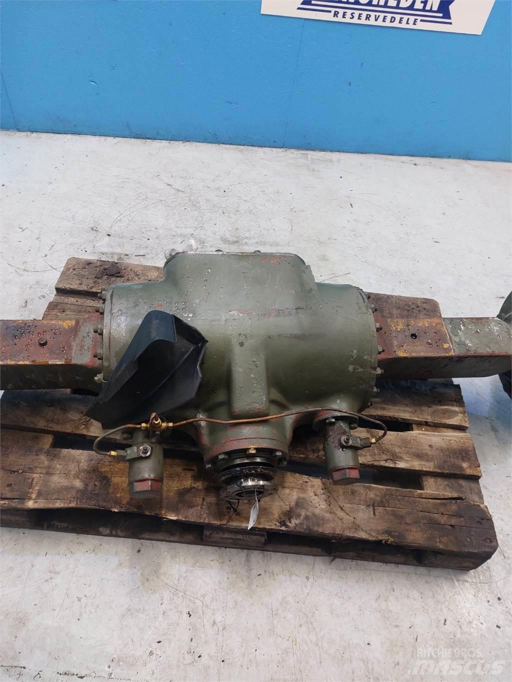 Hydrema 806 Осі