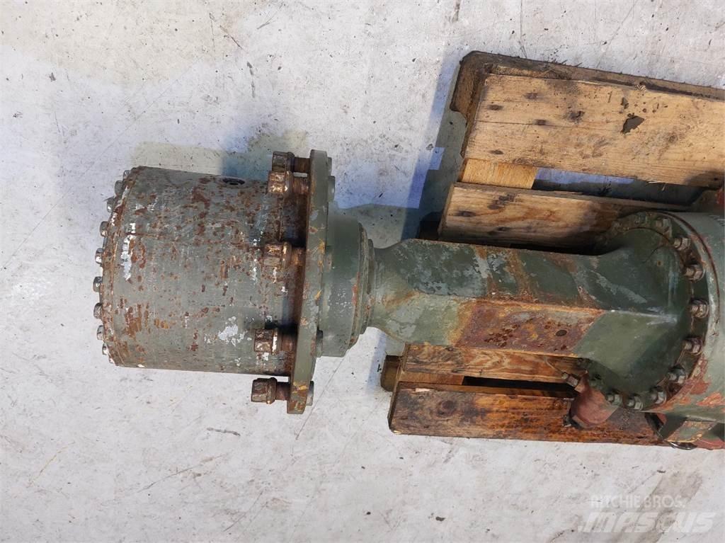 Hydrema 806 Осі