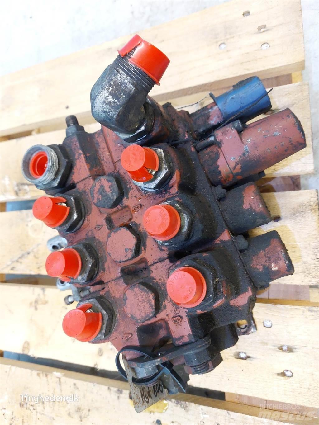 Hydrema 806 Гідравліка