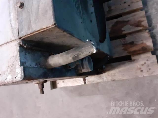 Hydrema 906C Радіатори