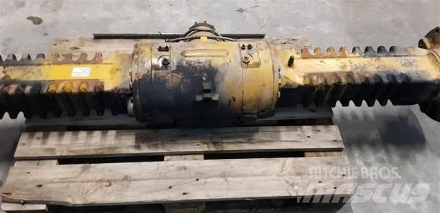 Hydrema 906D Осі