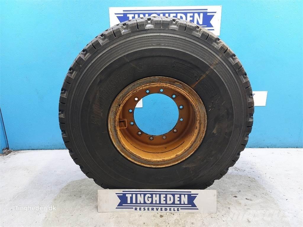 JCB 25 20.5R25 Шини