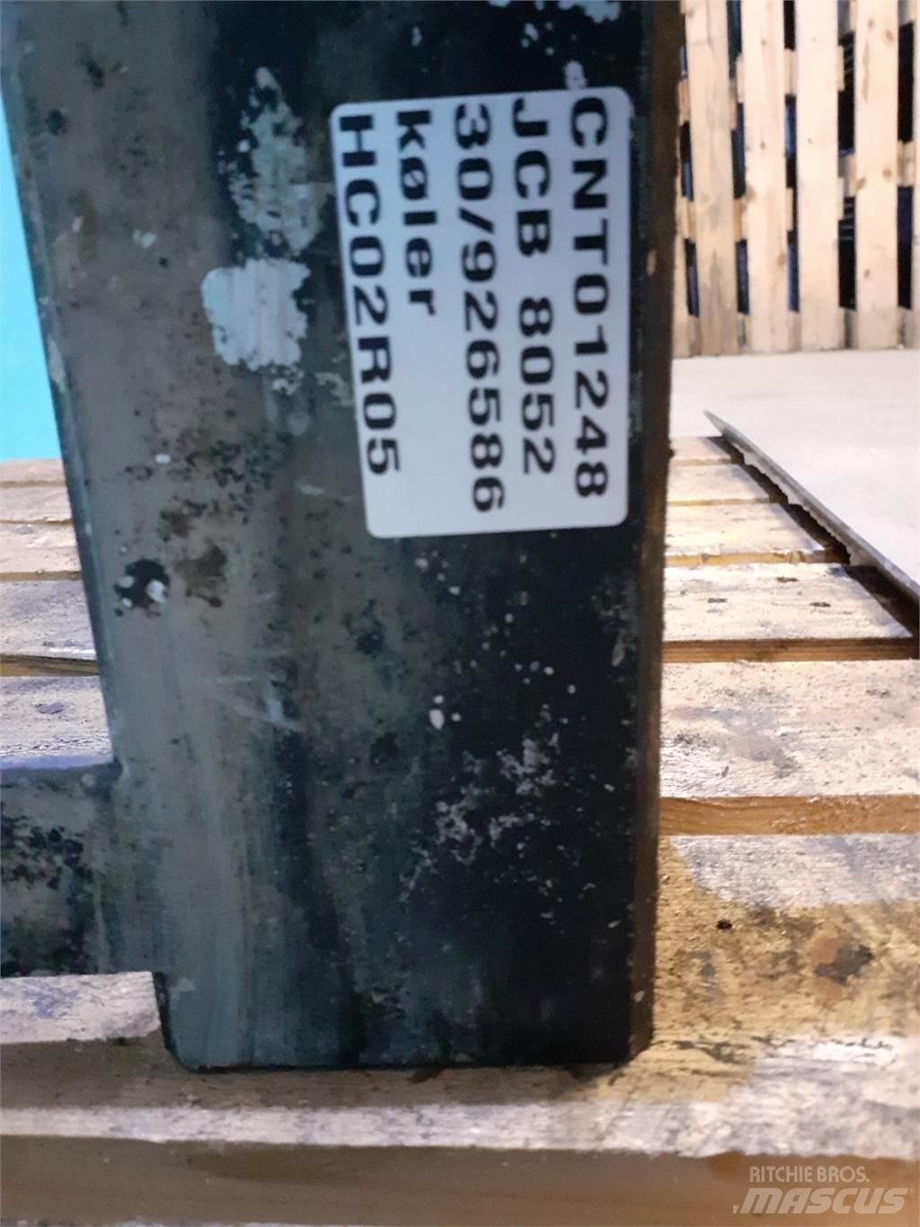 JCB 8052 Двигуни