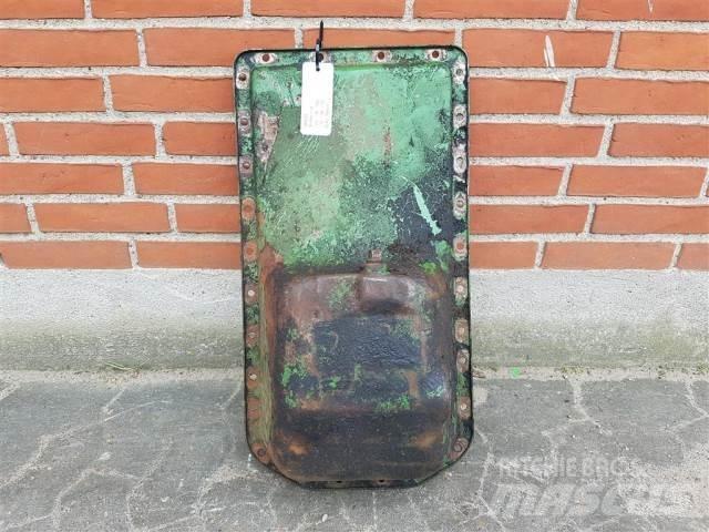 John Deere 1052 Двигуни