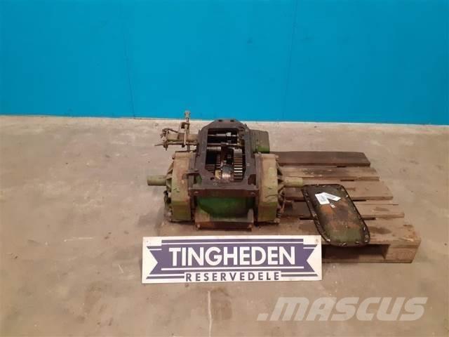 John Deere 1075 Коробка передач