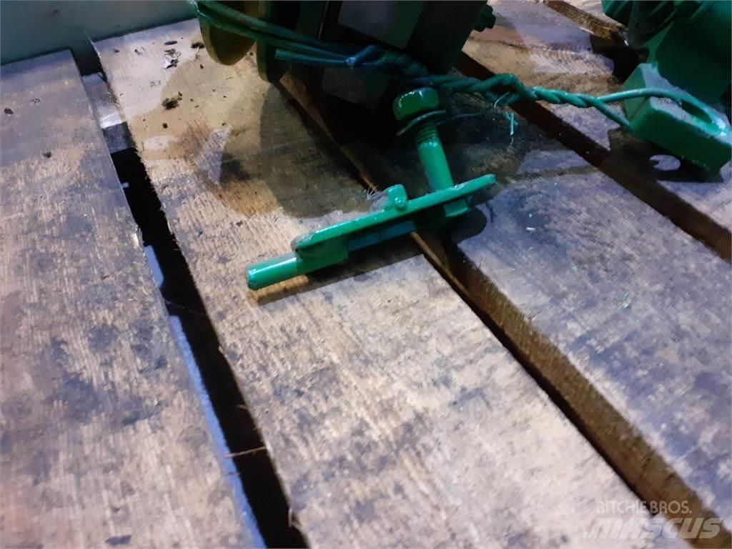 John Deere 1075 Додаткове обладнання для збиральних комбайнів