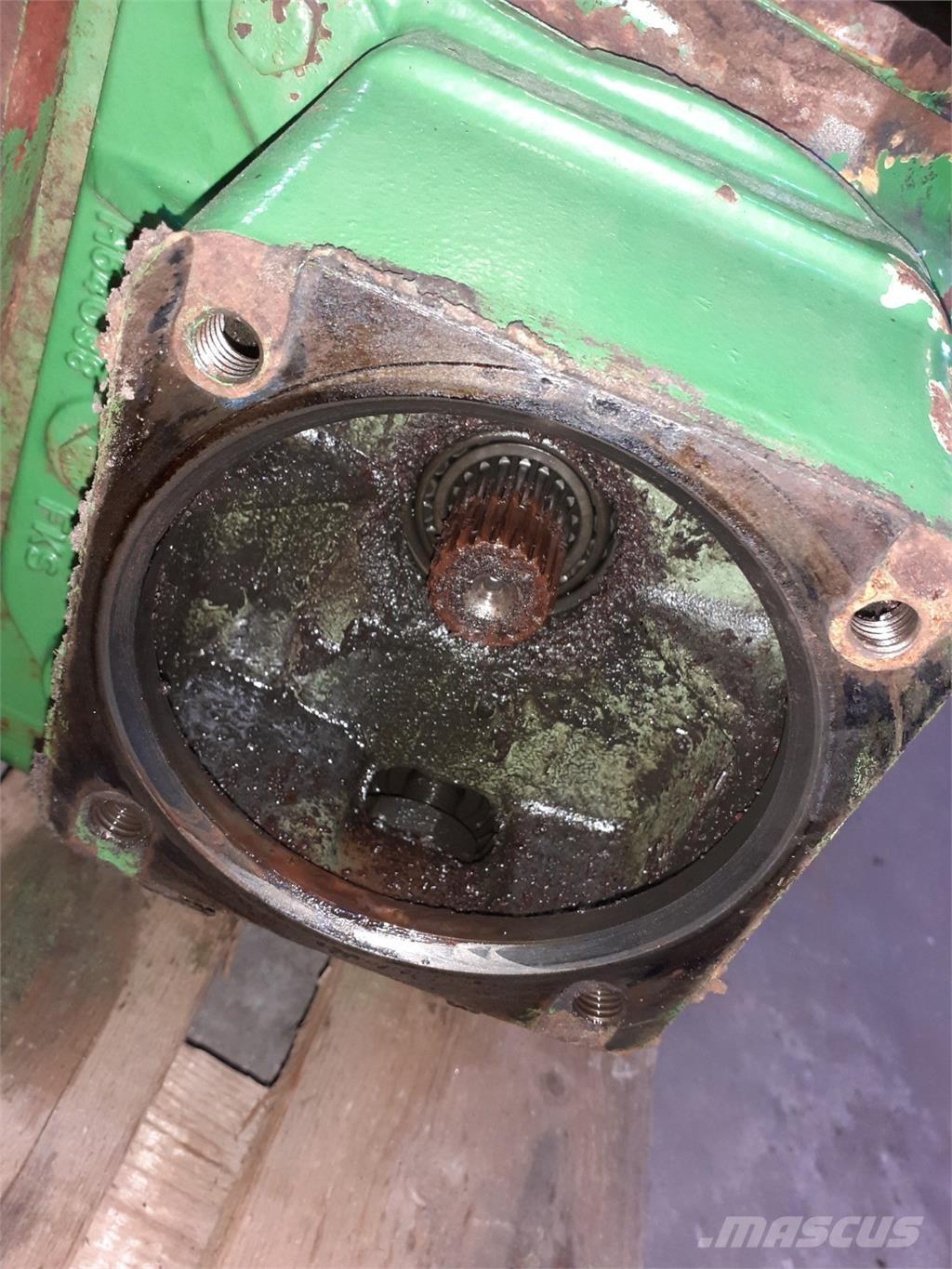 John Deere 1075 Коробка передач
