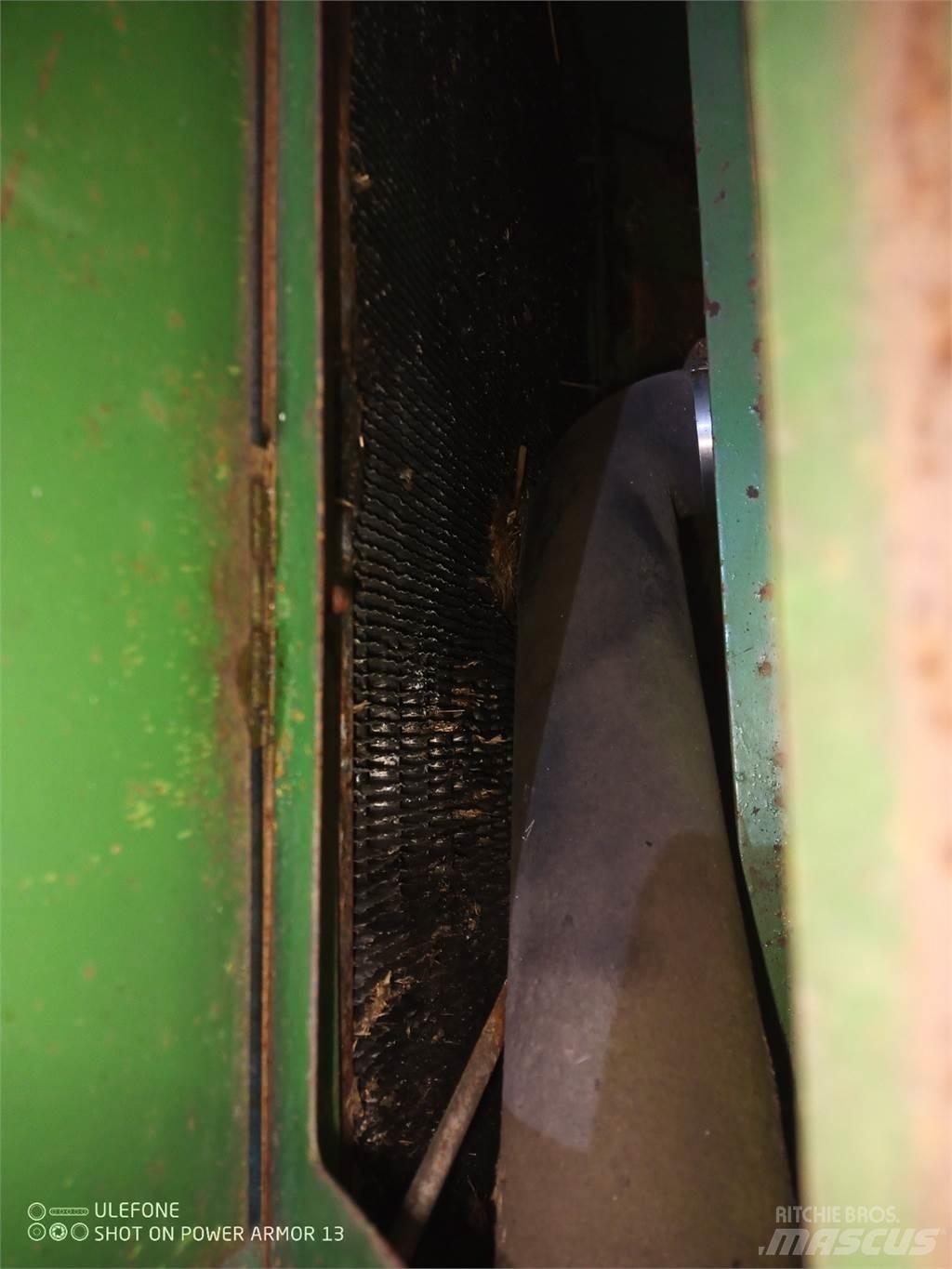 John Deere 1075 Кабіна
