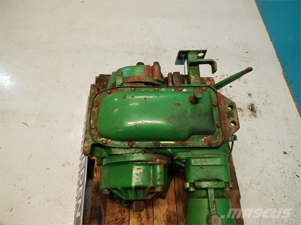 John Deere 1075 Коробка передач