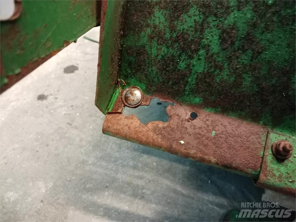 John Deere 1085 Розсіювачі солі та піску