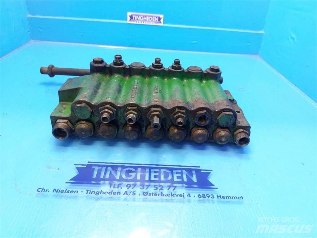 John Deere 1085 Гідравліка