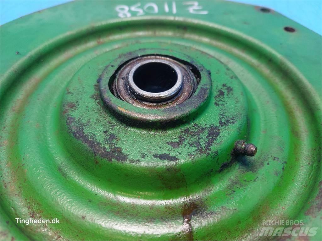 John Deere 1085 Розсіювачі солі та піску
