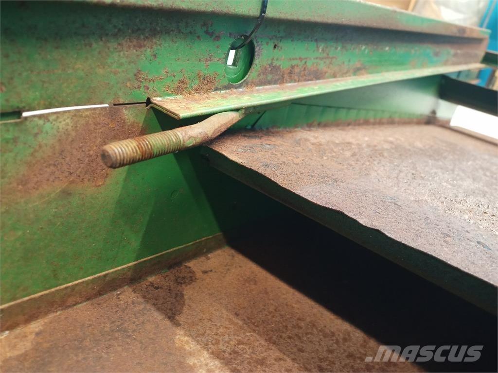 John Deere 2054 Розсіювачі солі та піску