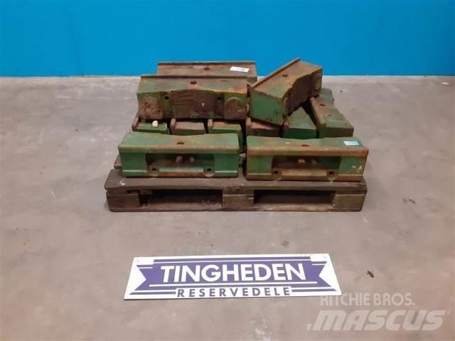 John Deere 2140 Фронтальні ваги