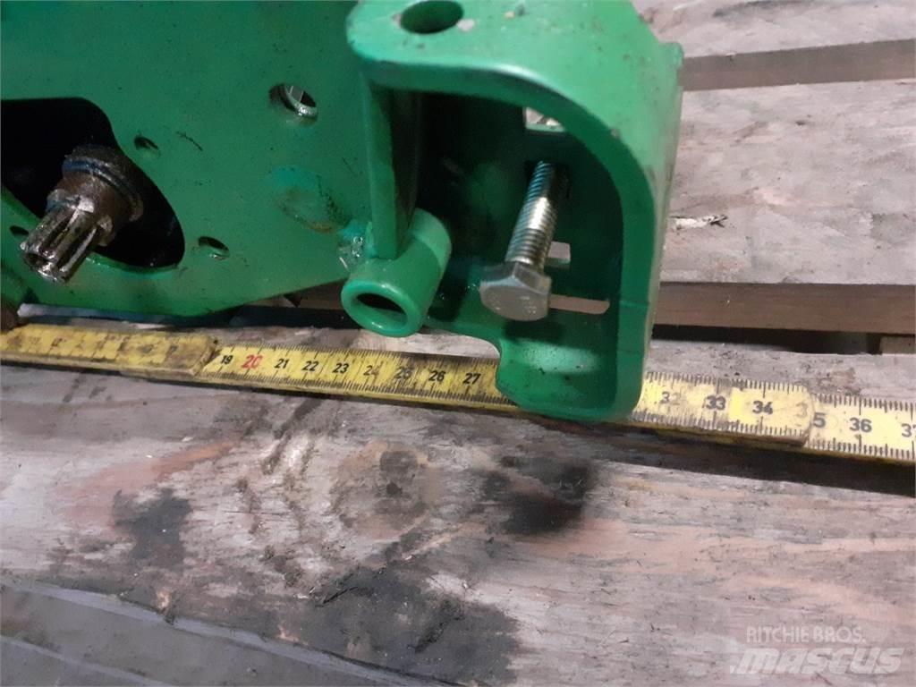 John Deere 2500 Газонокосарки-роботи