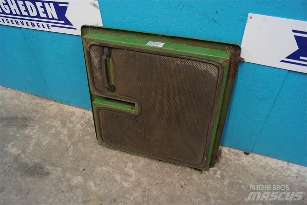 John Deere 3040 Кабіна