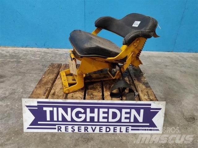 John Deere 310 Кабіна