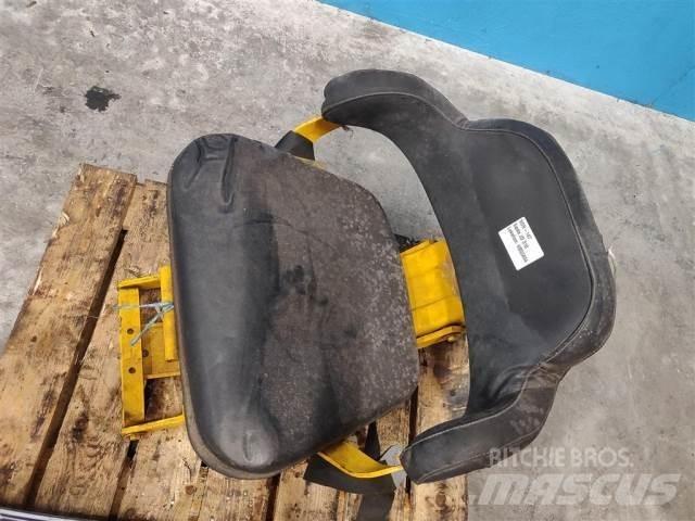 John Deere 310 Кабіна