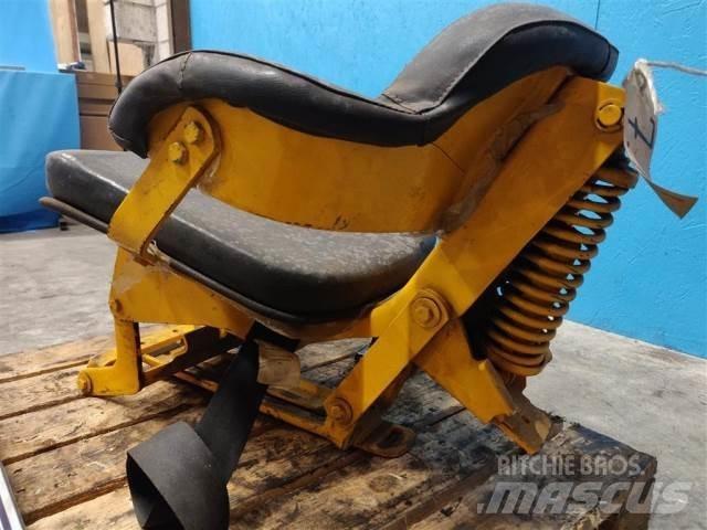 John Deere 310 Кабіна