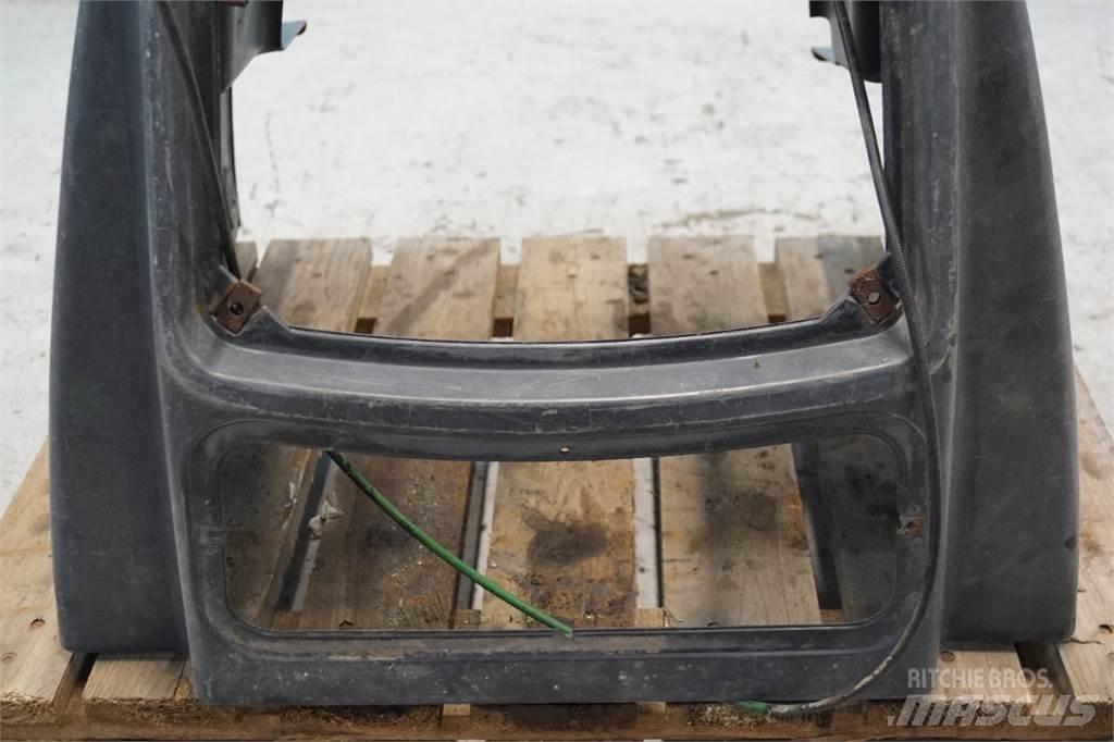 John Deere 3140 Кабіна