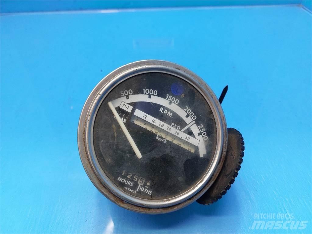 John Deere 4040 Електроніка