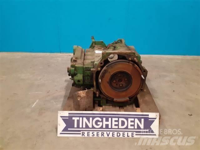 John Deere 4239 Двигуни