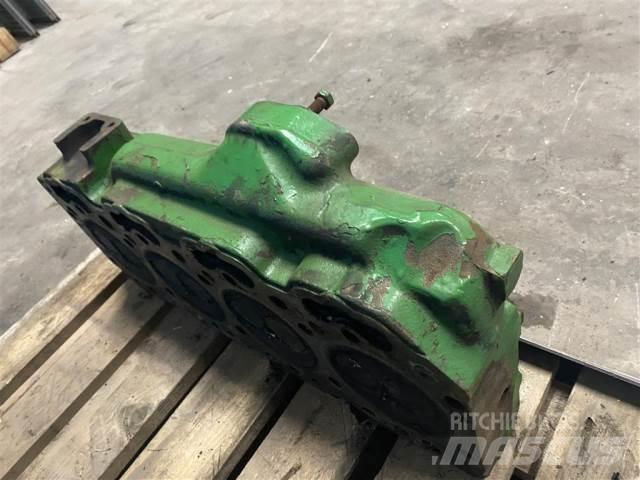 John Deere 4239 Двигуни