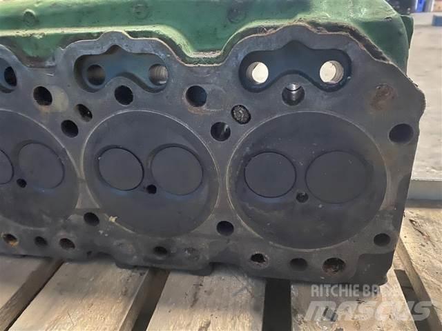 John Deere 4239 Двигуни
