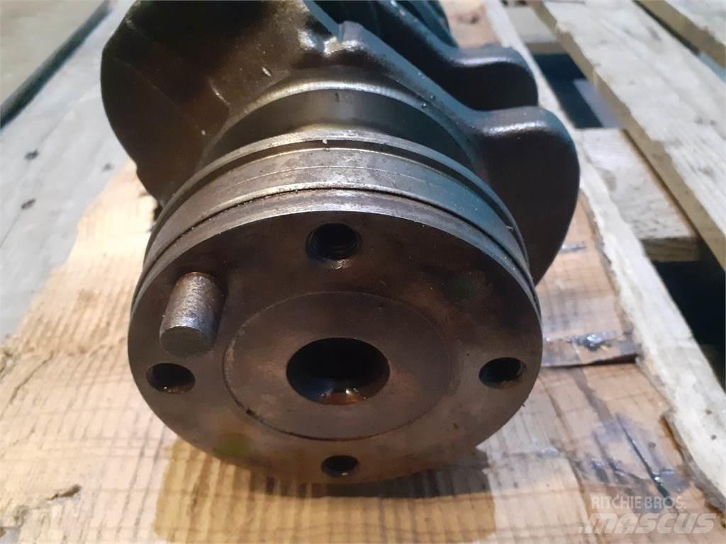 John Deere 4239 Двигуни