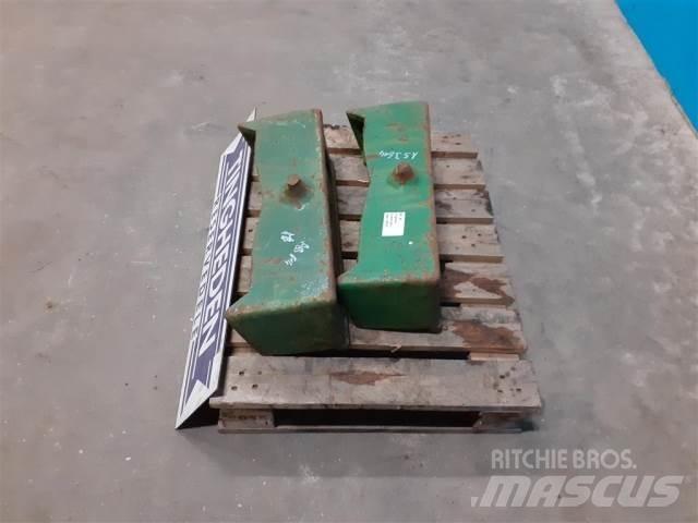 John Deere 4240 Фронтальні ваги