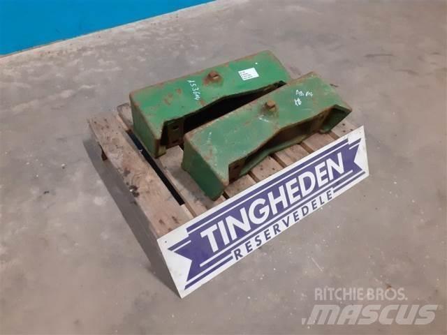 John Deere 4240 Фронтальні ваги