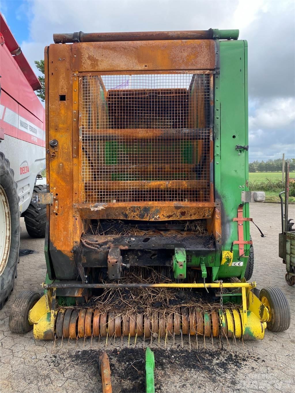 John Deere 590 Рулонні прес-підбирачі