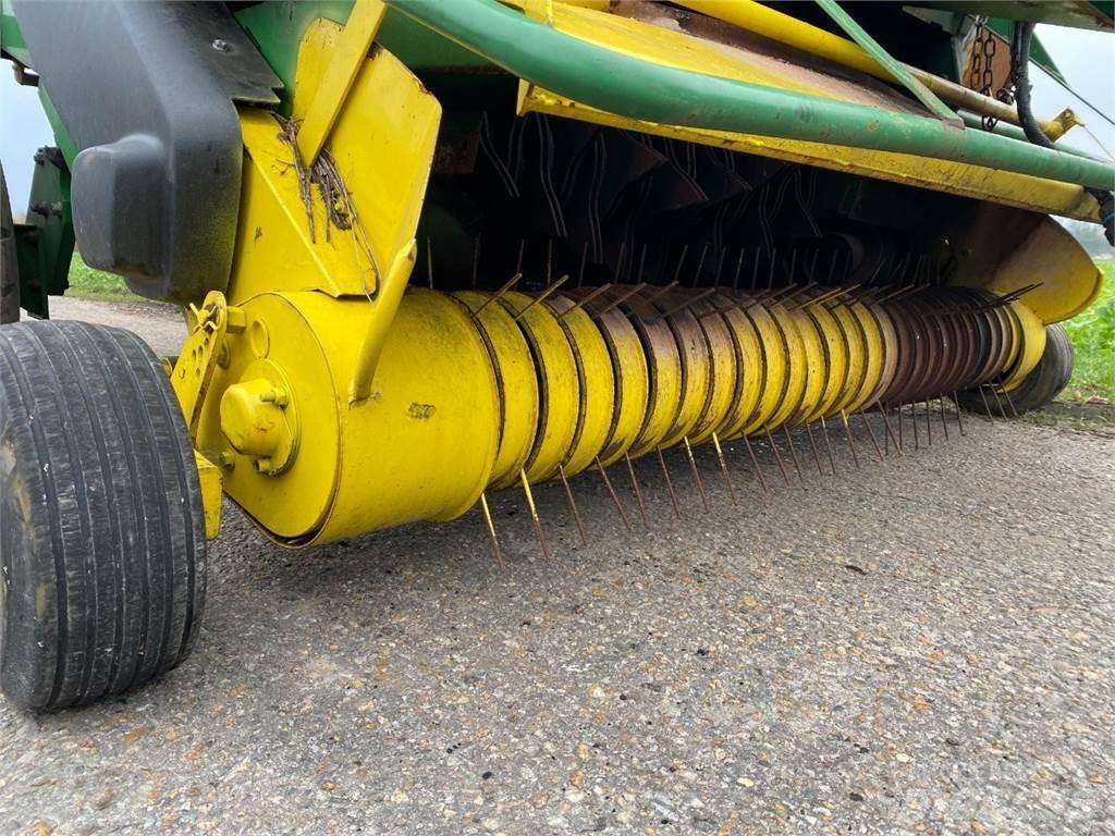 John Deere 592 Рулонні прес-підбирачі