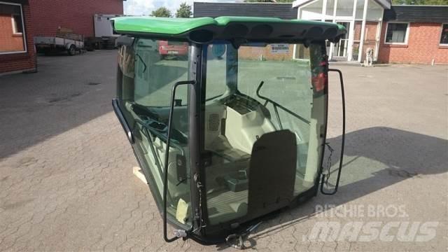 John Deere 6210R Кабіна