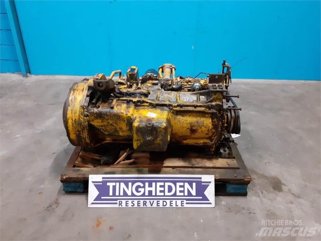 John Deere 644B Двигуни