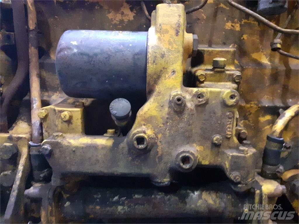 John Deere 644B Двигуни
