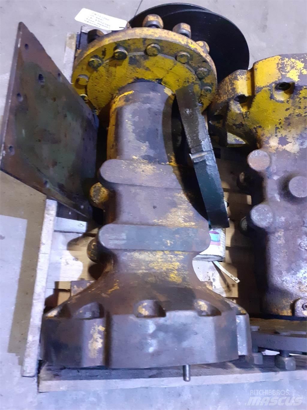 John Deere 644C Осі