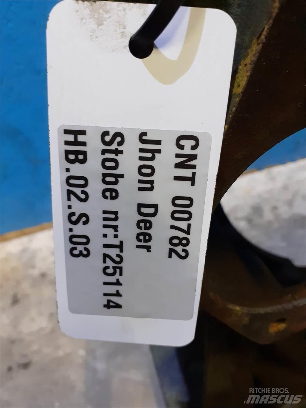 John Deere 935 Двигуни