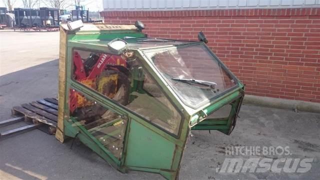 John Deere 975 Кабіна