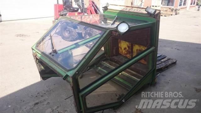 John Deere 975 Кабіна